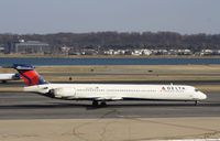 N923DN @ KDCA - MD-90-30 - by Mark Pasqualino