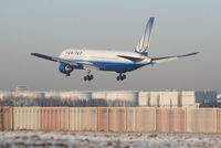 N662UA @ EBBR - Flight UA972 is descending to RWY 25L - by Daniel Vanderauwera