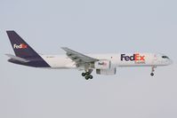 N915FD @ LOWW - Fedex 757-200 - by Andy Graf-VAP