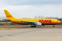 D-AEAG @ EGGW - DHL 1991 Airbus A300B4-622R, c/n: 621 at Luton
ex JA8377 - by Terry Fletcher