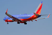 N258WN @ LAX - Southwest Airlines N258WN (FLT SWA922) from Nashville Int'l (KBNA) on short final to RWY 25L. - by Dean Heald