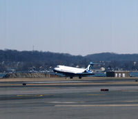 N925AT @ KDCA - Landing DCA, VA - by Ronald Barker