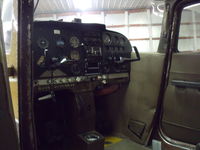 N2814L @ 40I - the cockpit of a 1967 cessna 172 - by christian maurer