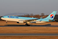 HL8228 @ VIE - Korean Air - by Chris Jilli