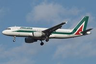 EI-EIC @ LOWW - Alitalia A320 - by Andy Graf-VAP