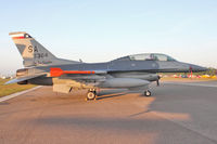 87-0384 @ LAL - 1987 General Dynamics F-16D Fighting Falcon at 2012 Sun N Fun - by Terry Fletcher