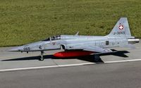 J-3065 @ LSMP - taxying to the active - by Friedrich Becker