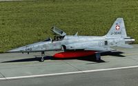 J-3040 @ LSMP - taxying to the active - by Friedrich Becker