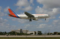 N821SC @ KMIA - Landing at Miami Intl.'s south runway - by Rembrandt Staller