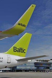 YL-BDC @ LOWW - Air Baltic Boeing 757-200 - by Dietmar Schreiber - VAP