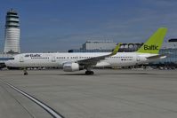 YL-BDC @ LOWW - Air Baltic Boeing 757-200 - by Dietmar Schreiber - VAP