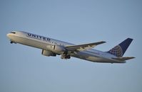 N664UA @ KLAX - departing LAX on 25R - by Todd Royer