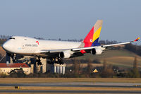HL7420 @ VIE - Asiana Airlines - by Chris Jilli