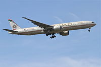 A6-ETG @ KORD - Etihad  Boeing 777-3FX, ETD151 arriving from Abu Dhabi International, RWY 10 approach KORD. - by Mark Kalfas