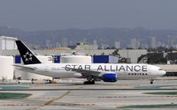 N218UA @ KLAX - Taxiing to gate at LAX - by Todd Royer