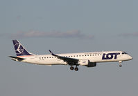 SP-LND @ LOWW - LOT Embraer 190 - by Thomas Ranner