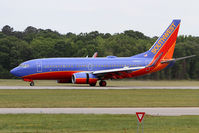 N425LV @ ORF - Southwest Airlines N425LV (FLT SWA1186) from Baltimore/Washington International Airport (KBWI) rolling out on RWY 5 after landing. - by Dean Heald