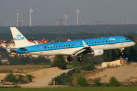 PH-EZH @ VIE - KLM Royal Dutch Airlines - by Joker767