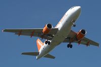 G-EZAT @ LOWW - Easyjet A319 - by Andy Graf-VAP