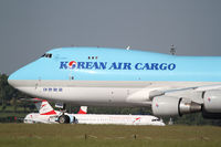 HL7602 @ LOWW - Korean Air Boeing 747 - by Thomas Ranner