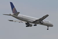 N558UA @ KORD - United Airlines Boeing 757-222, UAL1746 arriving from KDCA, RWY 10 approach KORD. - by Mark Kalfas