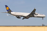 D-AIHU @ KORD - Lufthansa Airbus 340-642, DLH434 arriving from Munich Int'l /EDDM, RWY 14R approach KORD. - by Mark Kalfas