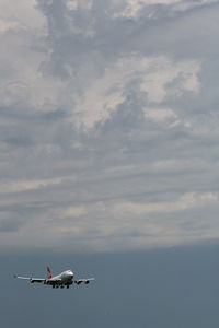VH-OEJ @ DFW - QANTAS landing at DFW Airport