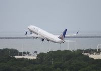 N18223 @ TPA - United 737-800