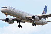 N57870 @ ORD - United Airlines Boeing 757-33N, UAL1641 arriving from Los Angeles International/KLAX, RWY 28 approach KORD. - by Mark Kalfas