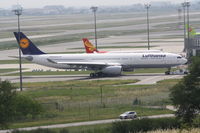 D-AIKR @ LFBO - Lufthansa - by ghans