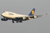 D-ABVC @ LOWW - Lufthansa - by Wolfgang Kronfuss
