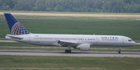 N570UA @ KIAH - UAL B752 lands 8R. - by Darryl Roach