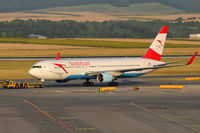 OE-LAY @ VIE - Austrian Airlines - by Chris Jilli
