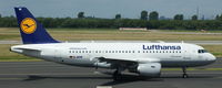 D-AKNI @ EDDL - Lufthansa, on the taxiway for departure at Düsseldorf Int´l (EDDL) - by A. Gendorf