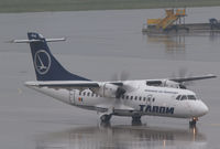 YR-ATD @ LOWW - Tarom ATR 42 - by Thomas Ranner