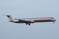N7525A @ DFW - American Airlines landing at DFW Airport