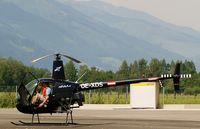 OE-XDS @ LOWZ - A black Robinson was just landed at the Heli-apron, nearby the stationed Alpin Heli 6. The pilots just paid money to the aiport office for the perfect landing, when they continued their flight. - by Jorrit de Bruin
