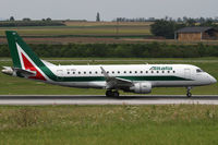 EI-RDC @ VIE - Alitalia - by Joker767