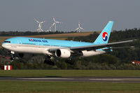 HL7765 @ VIE - Korean Air - by Joker767