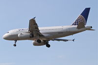 N829UA @ KORD - United Airbus A319-131, UAL6868 arriving from Tampa/KTPA, RWY 28 approach KORD. - by Mark Kalfas