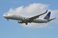 N75429 @ KORD - United Boeing 737-924ER, UAL1679 arriving from San Diego/KSAN, RWY 28 approach KORD. - by Mark Kalfas