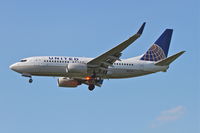 N17719 @ KORD - United Boeing 737-724, UAL1183 arriving from Orange County/KSNA, RWY 28 approach KORD. - by Mark Kalfas