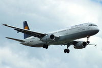 D-AIDG @ EGLL - Lufthansa - by Chris Hall