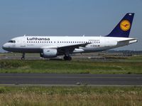 D-AKNG @ LFPG - Subsequently to the closure of Lufthansa Italia in Oct 2011, November-Gold underwent a period of dormancy which ended on 2012-05-25 when back in service with LH. - by Alain Durand