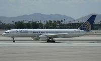 N529UA @ KLAS - United Airlines Boeing 757-200 at KLAS. - by Kreg Anderson