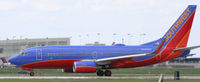 N426WN @ KAUS - SWA B737 gets rolling on 17L. - by Darryl Roach