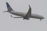 N14230 @ KORD - United Boeing 737-824, UAL1492 arriving from KLAS, RWY 10 approach KORD. - by Mark Kalfas