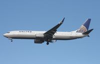 N37419 @ MCO - United 737-900