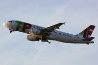 CS-TNN @ EDDL - TAP Portugal, Airbus A320-214, CN: 1816, Name: Gil Vicente - by Air-Micha