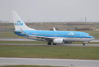 PH-BGK @ LOWW - KLM Boeing 737 - by Thomas Ranner